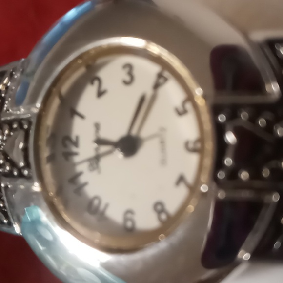 Geneva spring hinged bracelet watch stainless, silver & black accents. - Picture 8 of 8